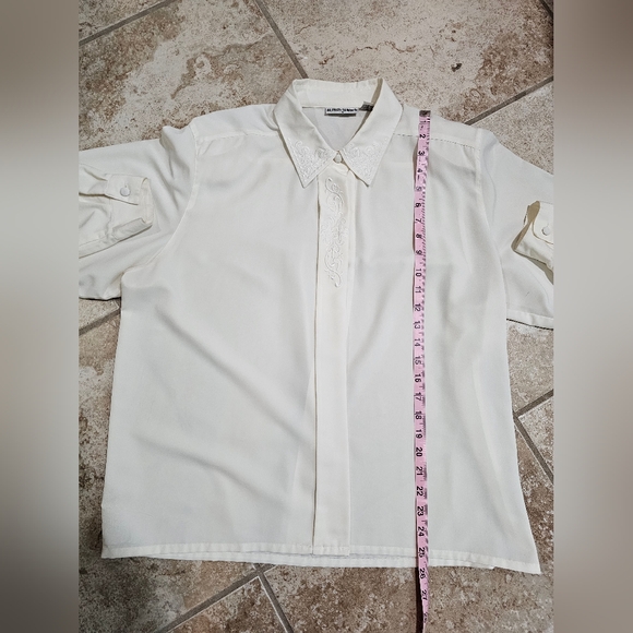 Vintage 80s Alfred Dunner 16 White Blouse Embroidered Collar Hidden Button Front - Picture 7 of 8